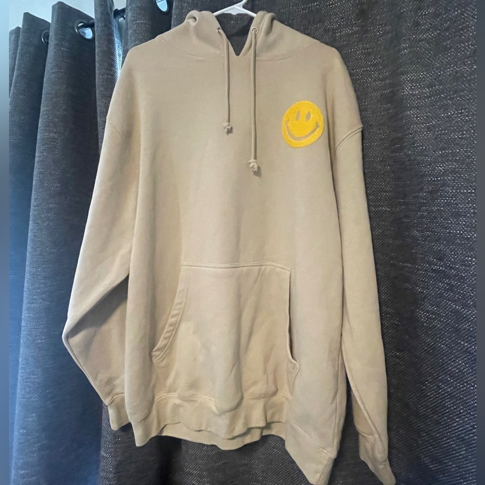 ‘Love Never Fails’ Cream hoodie XL